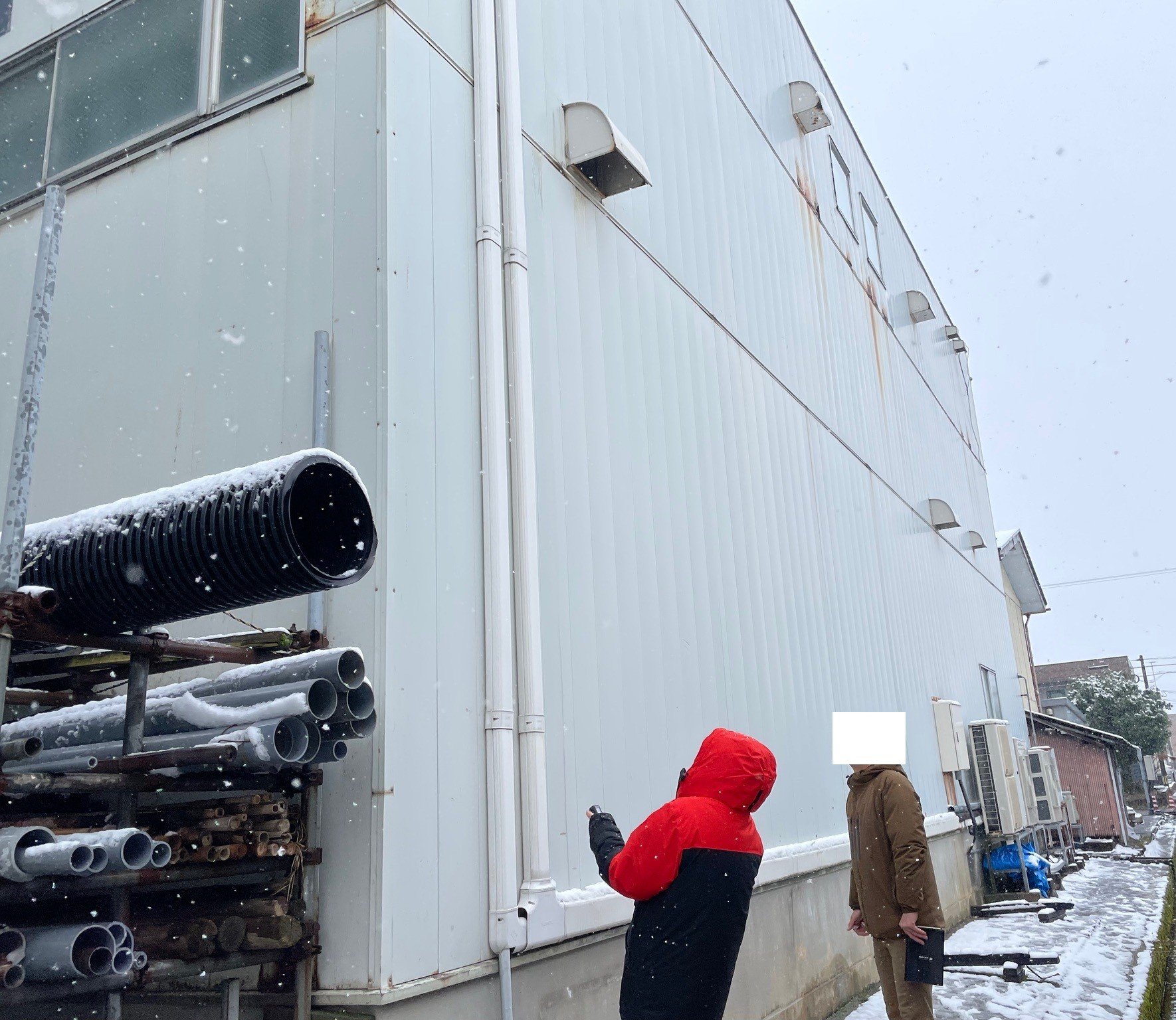 錆びて錆だれが出ている倉庫の金属外壁(施工前・現地調査時)|富山市の倉庫外壁の傷み